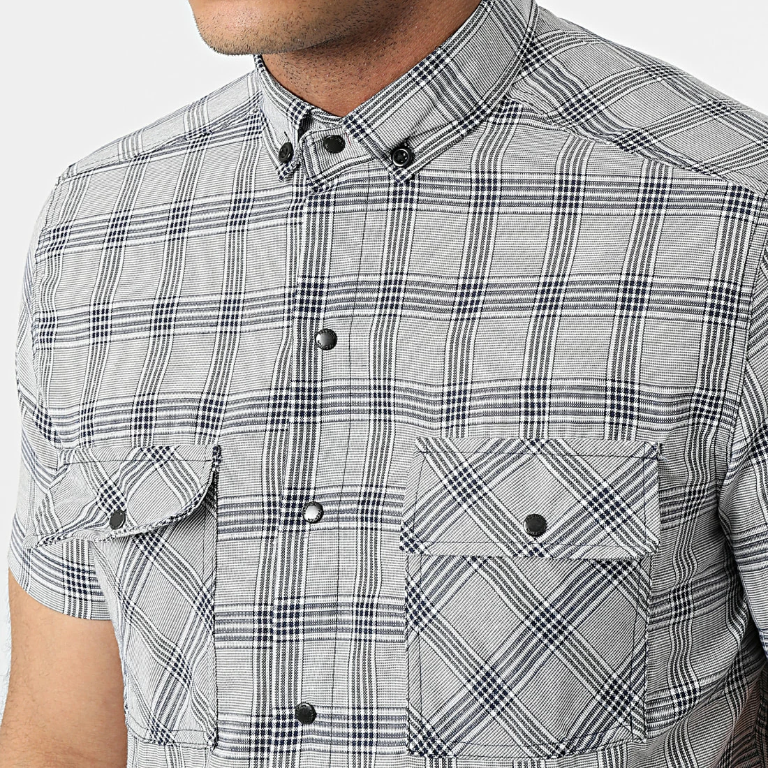 Offres ✨ Chemise Manches Courtes A Carreaux MCC-004 Gris Bleu Marine de Mackten 😉 4 Offres ✨ Chemise Manches Courtes A Carreaux MCC-004 Gris Bleu Marine de Mackten 😉 – Image 2